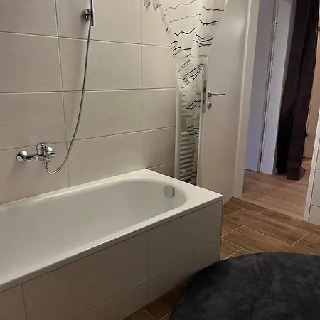 Entdecken Oder Entspannen Im Jacuzzi *